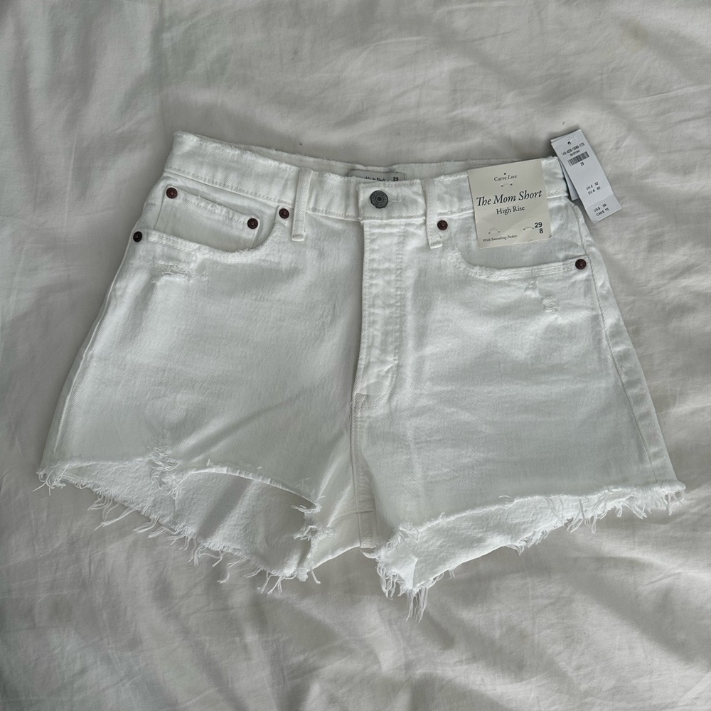 NWT Abercrombie High Rise Mom Short, Curve Love - White